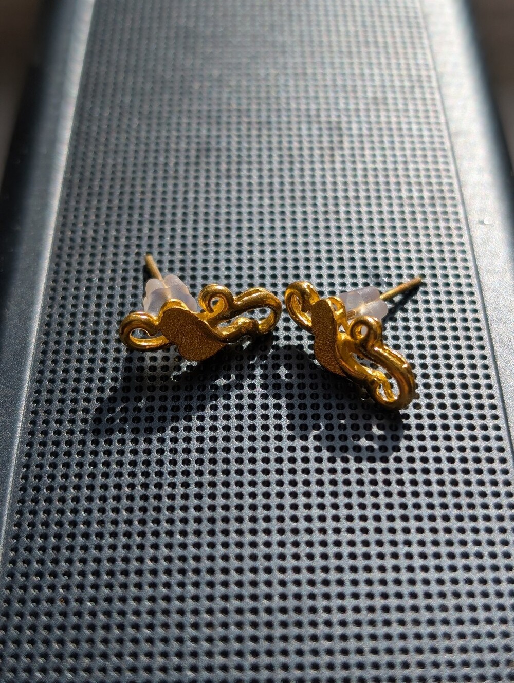 24k Solid gold vine earrings, excellent condition